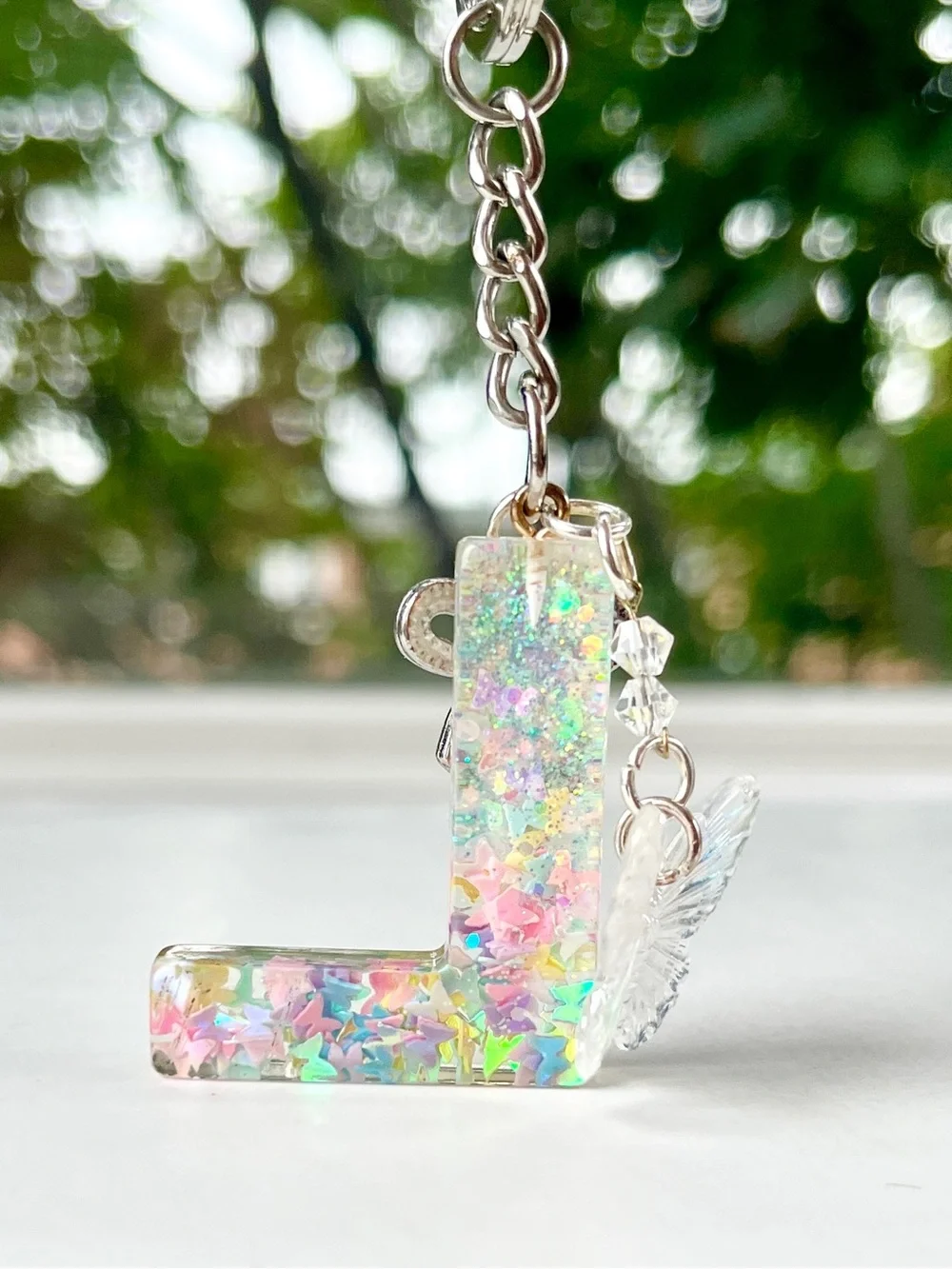 🦋 'L' Glitter Letter Keychain & Bag Charm with 🎀 Bow & Butterfly Accents